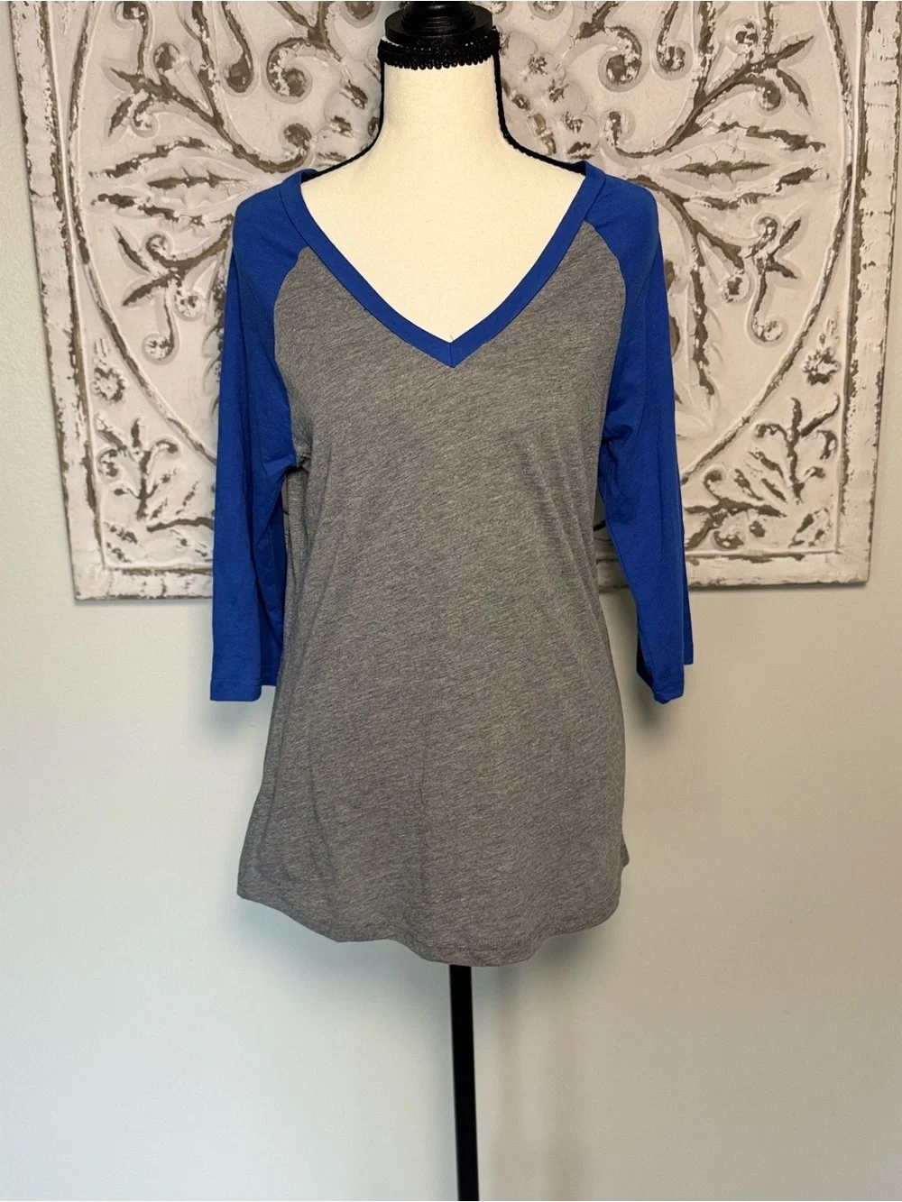 Kavio Gray & Royal Blue Raglan Baseball Tee Size Medium